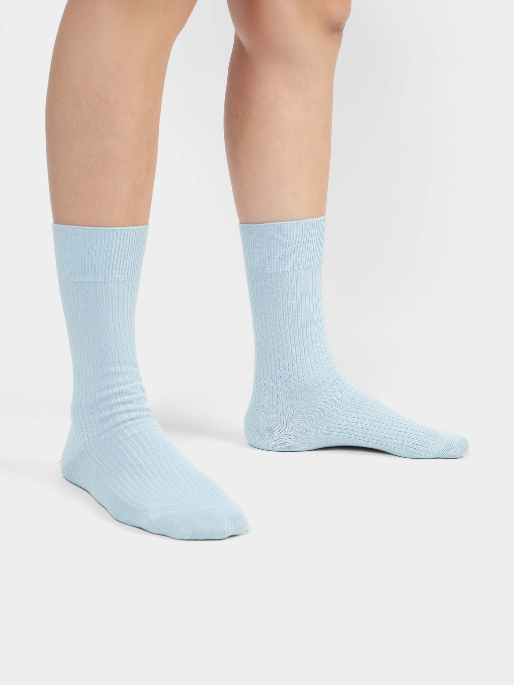 Rippen Baby Blau Socken in babyblauer Farbe mit Rippstruktur