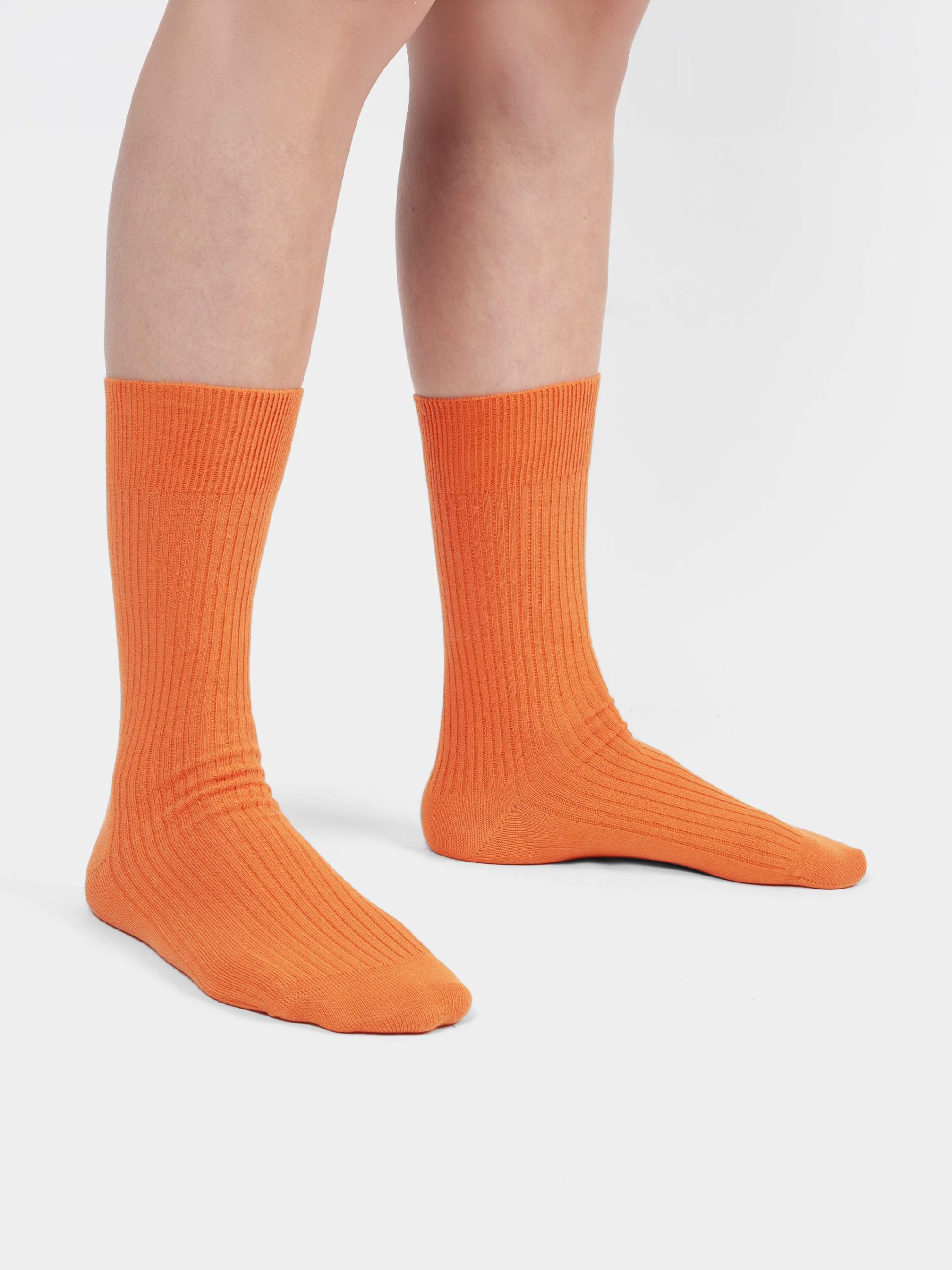 Gerippte Karotten-orange Socken mit Karottensaftflecken