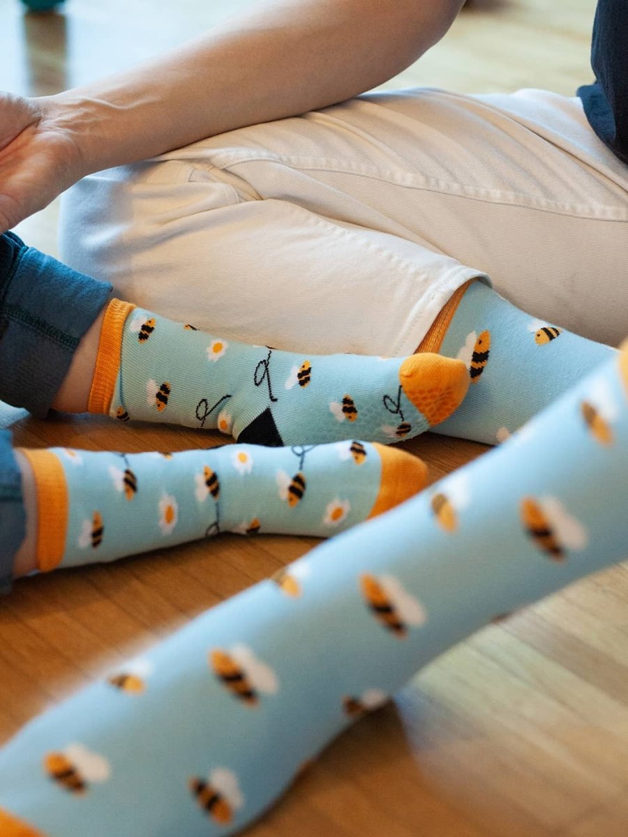 Anti - Rutsch Kindersocken Lil Busy Bees Non - Slip von DillySocks