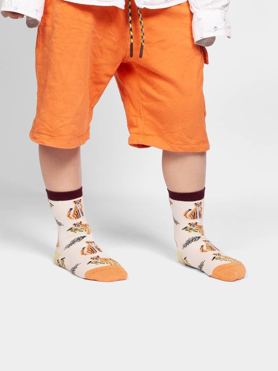 Anti - Rutsch Kindersocken Lil Chillaxing Cat Non - Slip von DillySocks